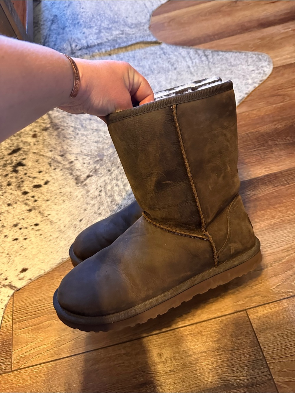 Uggs size 9. Have been worn once, chocolate brown